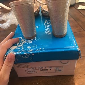 Sparkle heel size 9 in women’s.